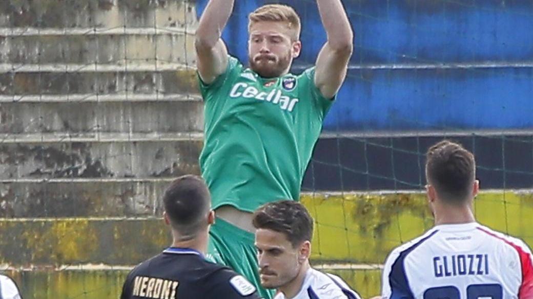 Un'uscita in alta quota del portiere Stefano Gori (foto Muzzi)