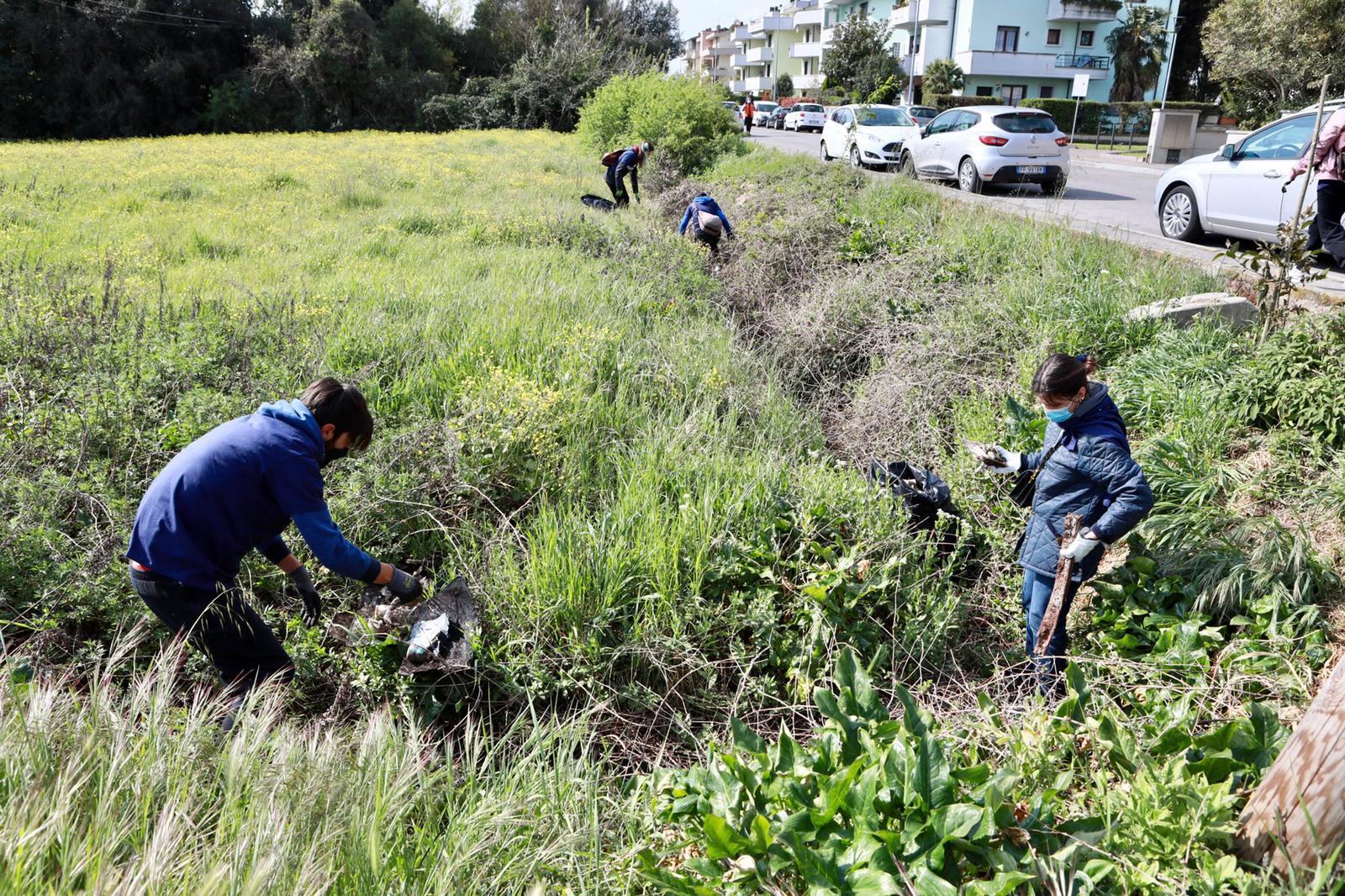 Oggi terza raccolta ‘Plastic Free Empoli’ . la tappa è Avane