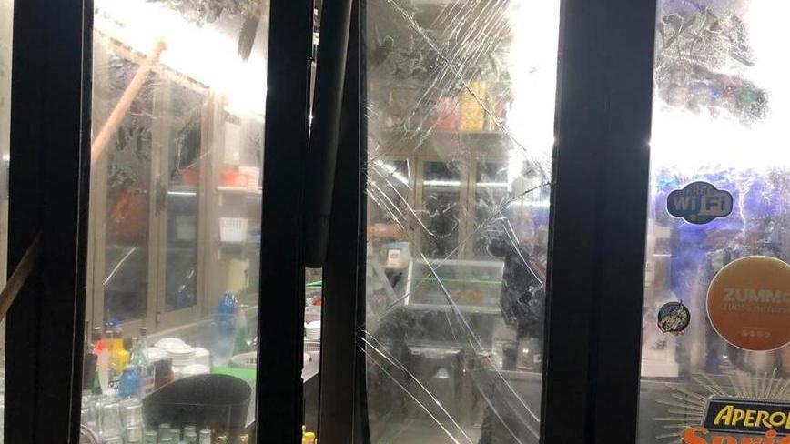 Tentano il furto a Marina di Cecina ma fanno danni: «Basta, ogni anno ne capita una...»