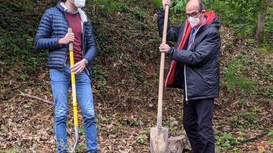 Un albero piantato dentro il Camelieto per ogni nuovo nato