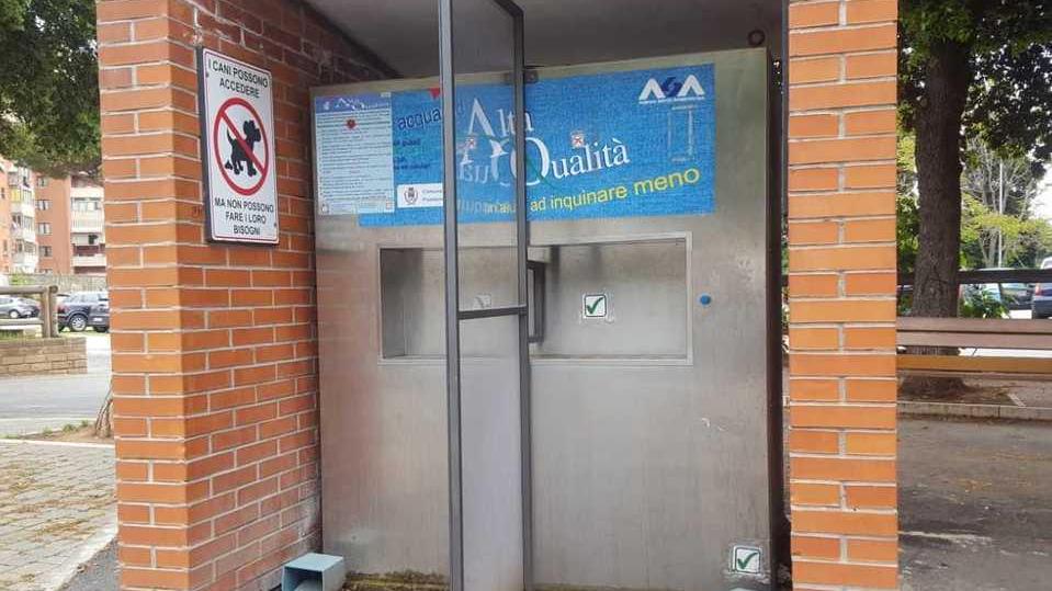 La fontanella di via Salgari è inaccessibile ai disabili