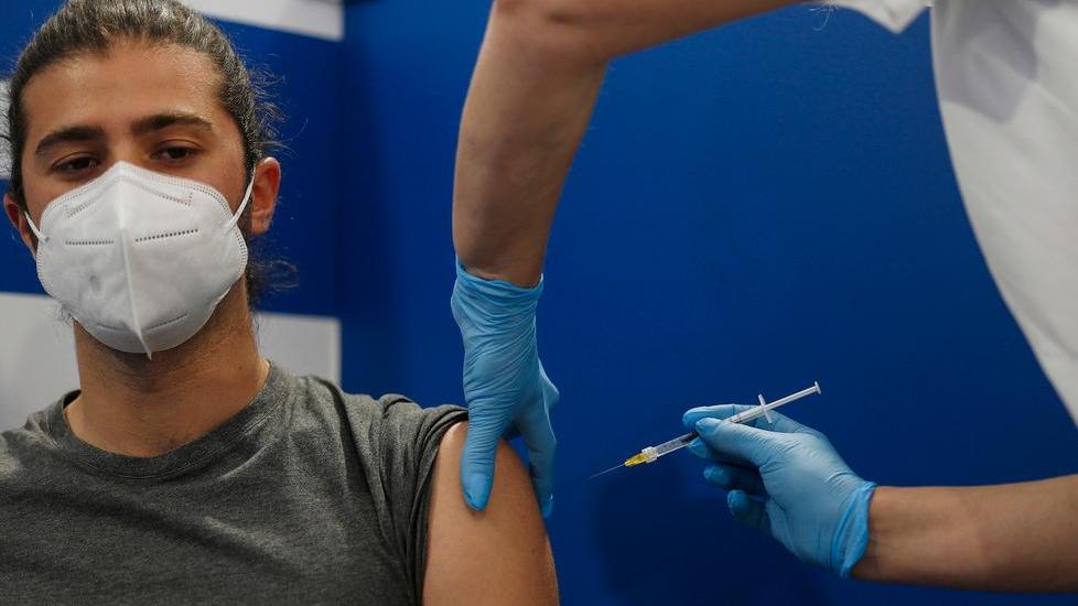 Accelerazione sui vaccini: a giugno anche gli under 30