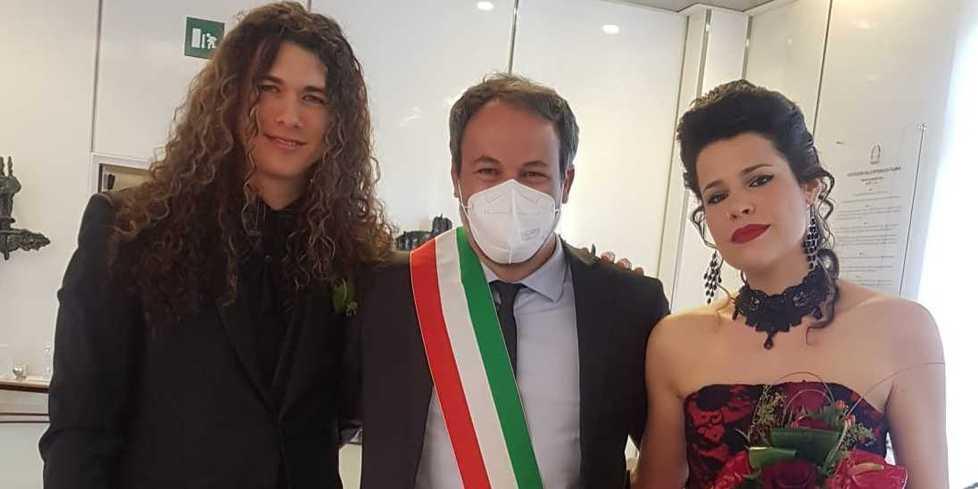 Linda e Michael: un “sì” rock