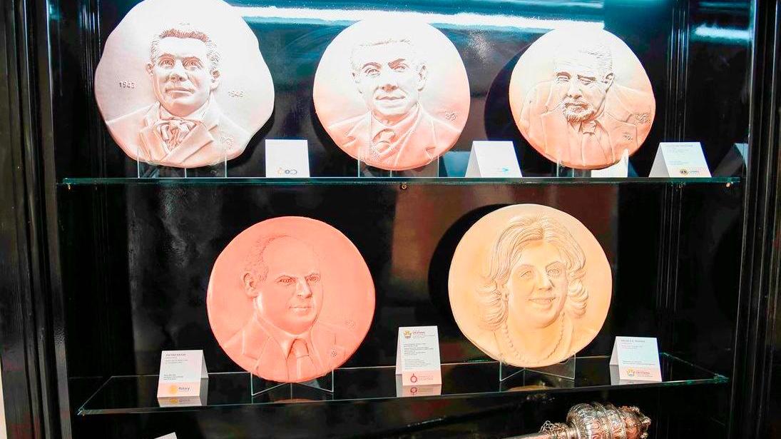 Tondi artistici di sindaci in ceramica