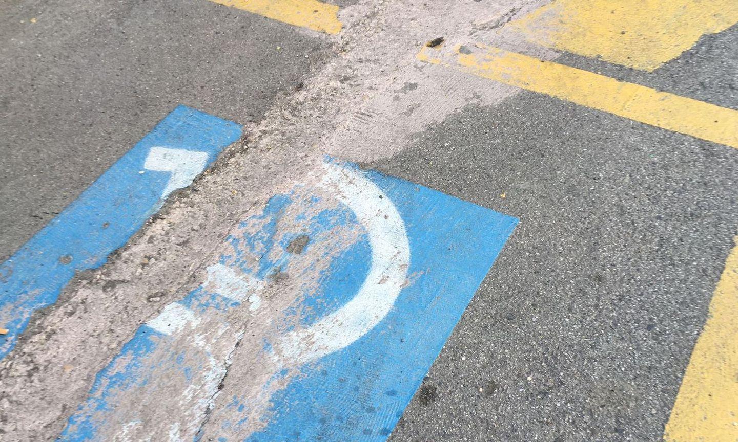 È polemica sui rattoppi con cemento