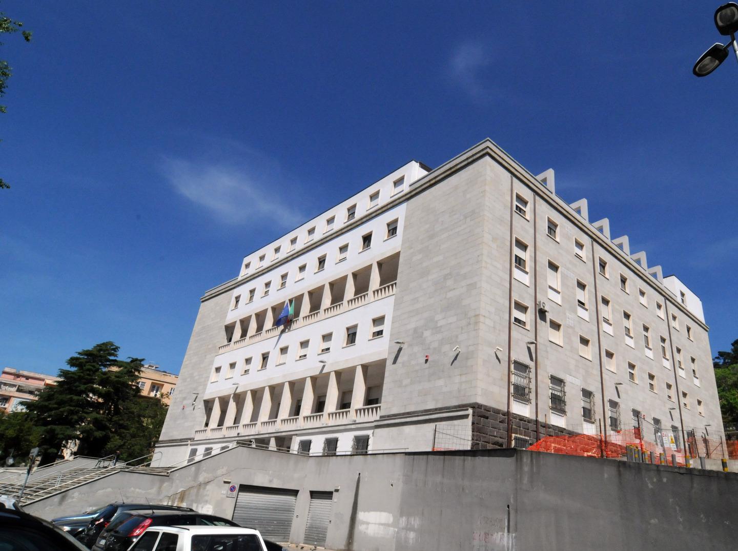 Fumogeni durante la partita: tifosi della Torres a processo