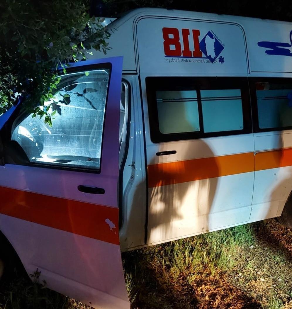 Ambulanza del 118 rubata mentre è in atto il soccorso 