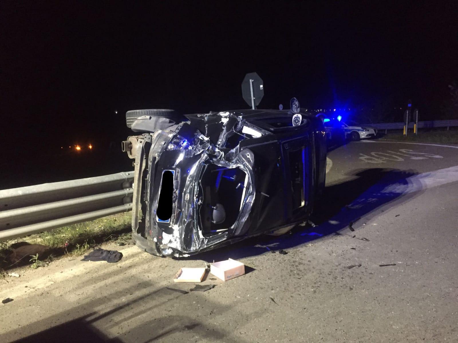 Cagliari, perde il controllo della 500 e si schianta contro il guard rail: gravissima una 30enne