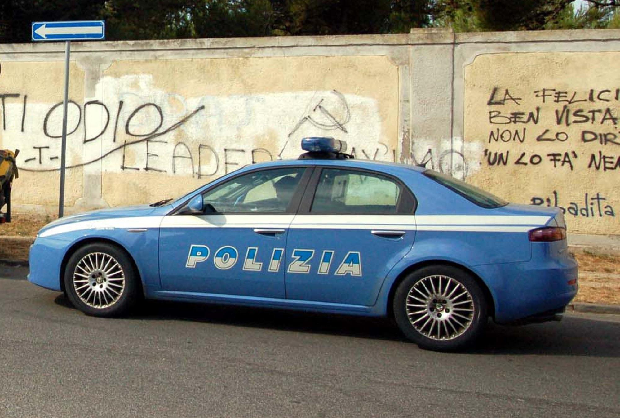 Una volante della polizia di Stato ad Antignano (foto d'archivio)