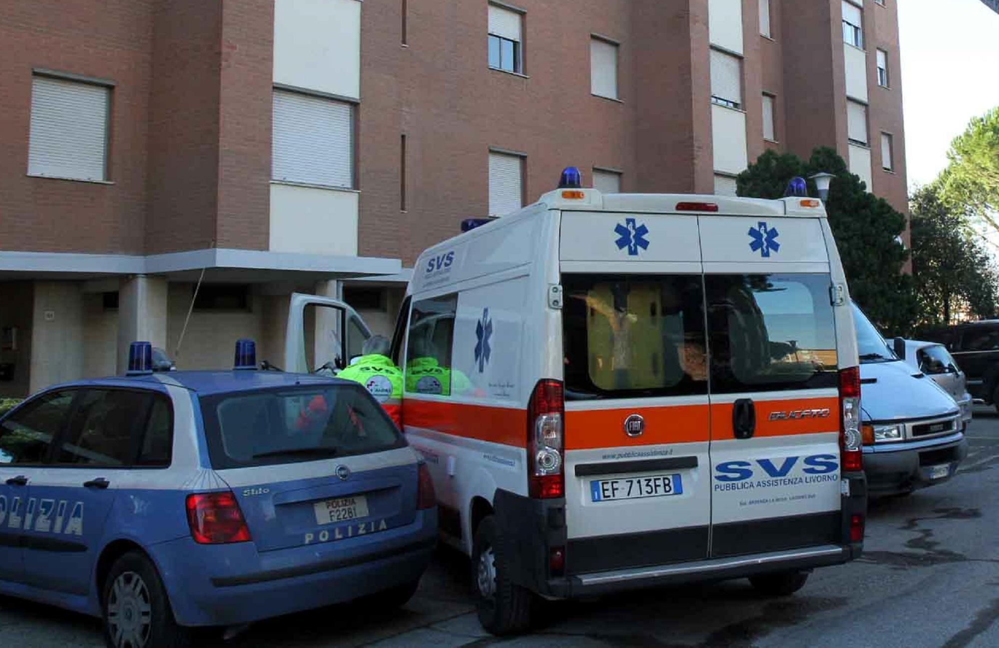 Una volante della polizia in via Adolfo Tommasi (foto d'archivio)