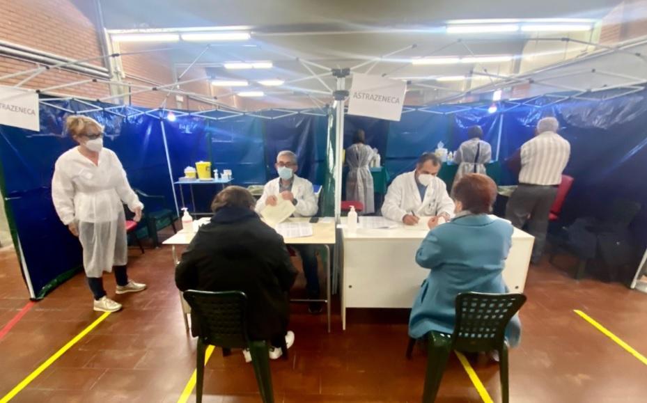 Vaccini, oltre mille dosi ogni giorno da Rosignano fino a Piombino 