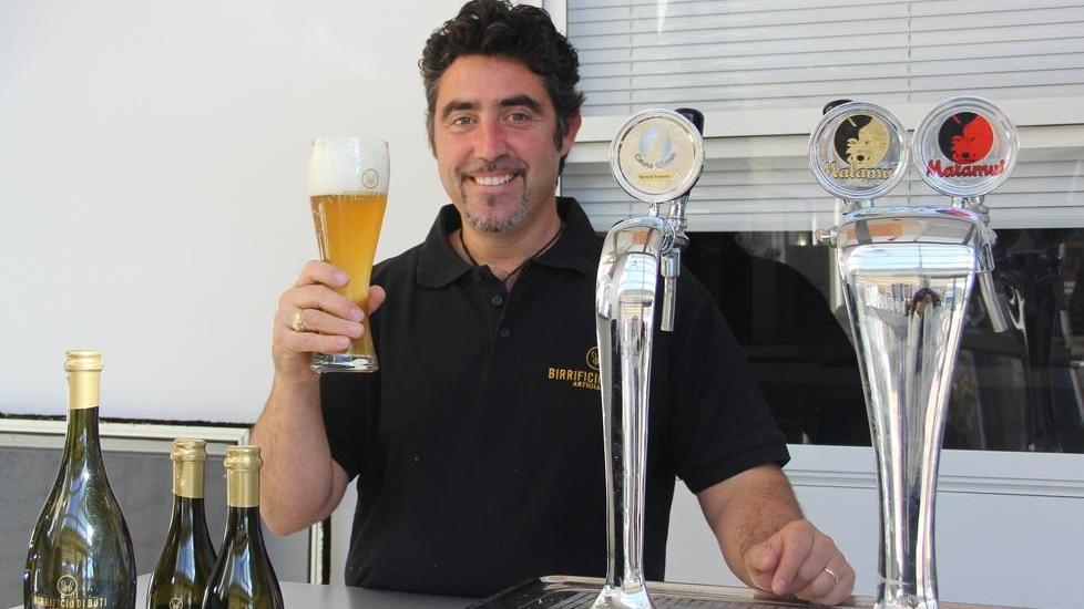 Il Birrificio di Francesco è diventato grande, e ora l’area degustazione porta assunzioni