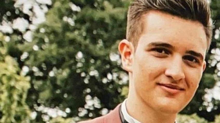 Riccardo Bellopede, morto a 18 anni, travolto da un furgone