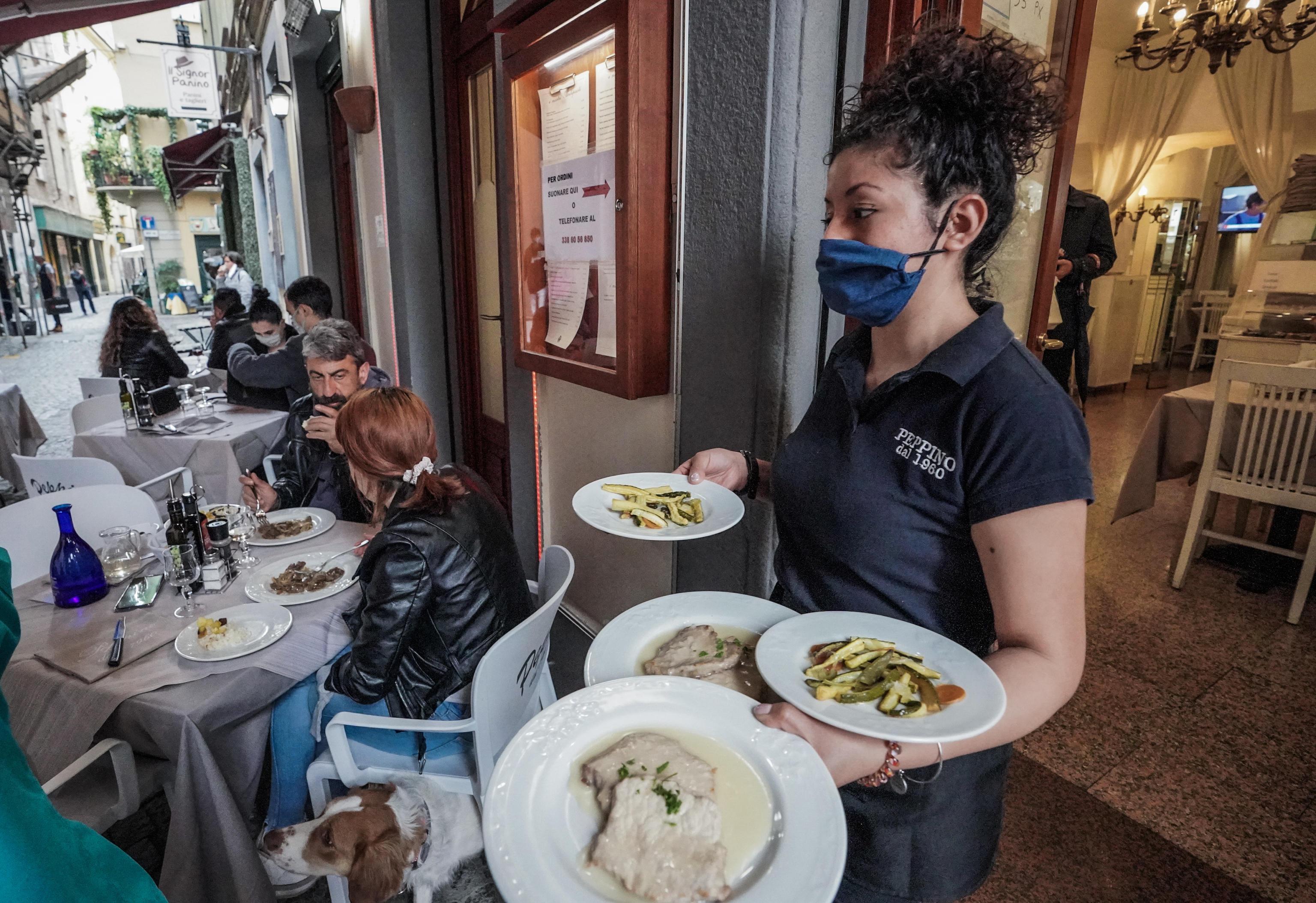Sulla Nuova di lunedì 17, la Sardegna torna in zona gialla: tutte le regole della ripartenza