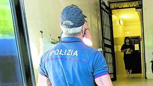 Spacciatore e irregolare imbarcato per Lagos