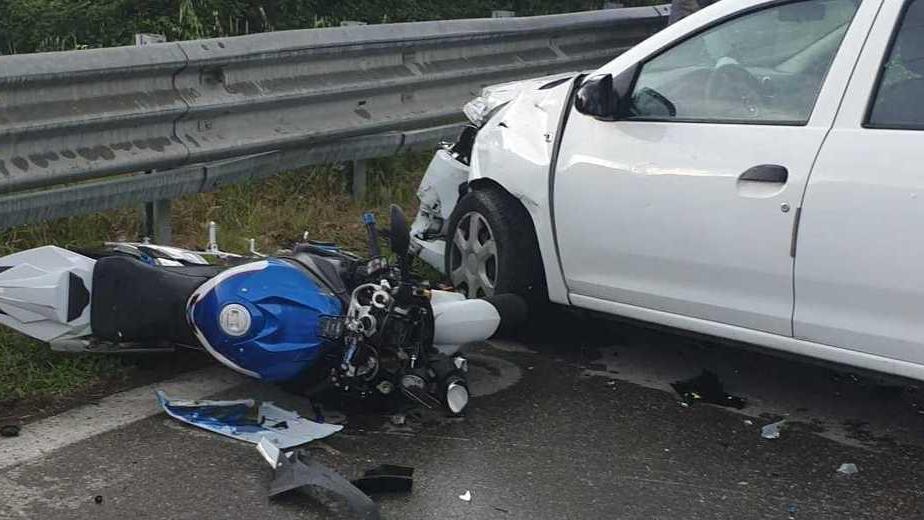 Scontro, grave motociclista