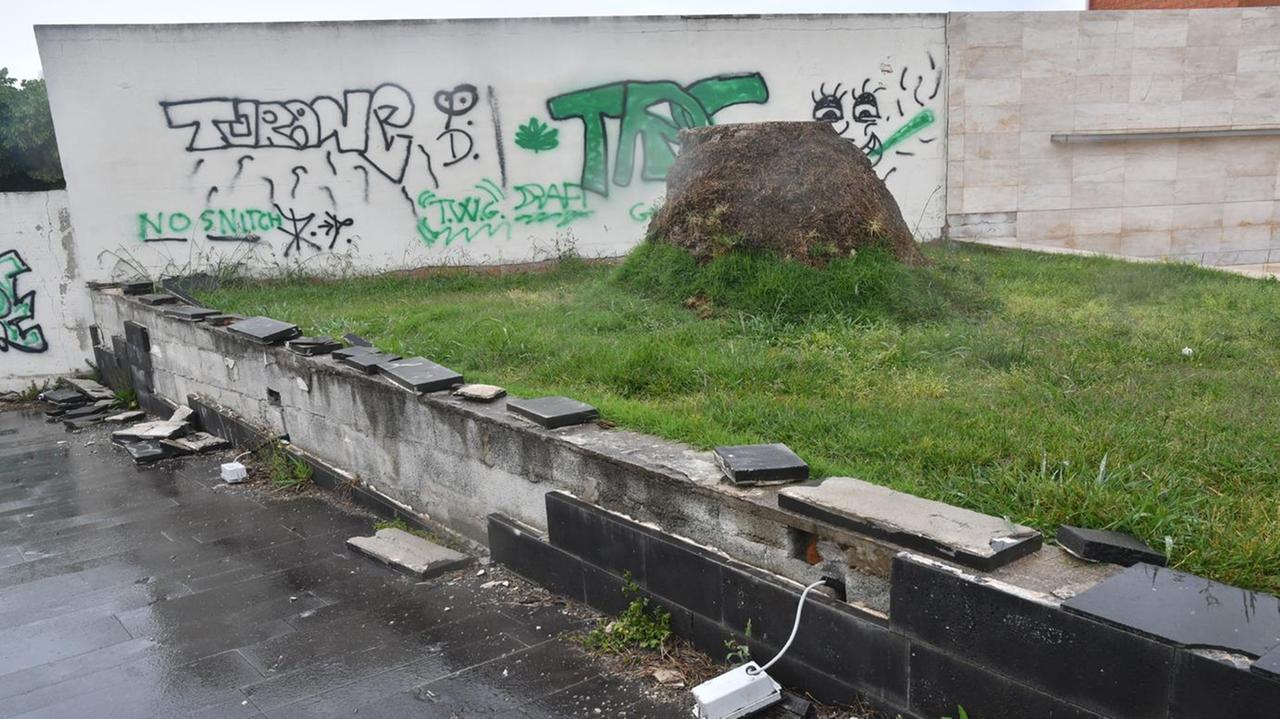 Vandali e degrado viaggiano insieme