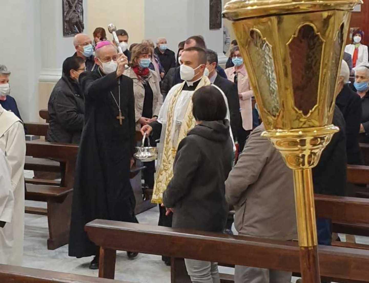 Il vescovo Mura a Perdasdefogu riapre la chiesa di San Pietro