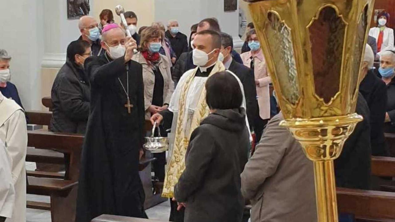 Il vescovo Mura a Perdasdefogu riapre la chiesa di San Pietro