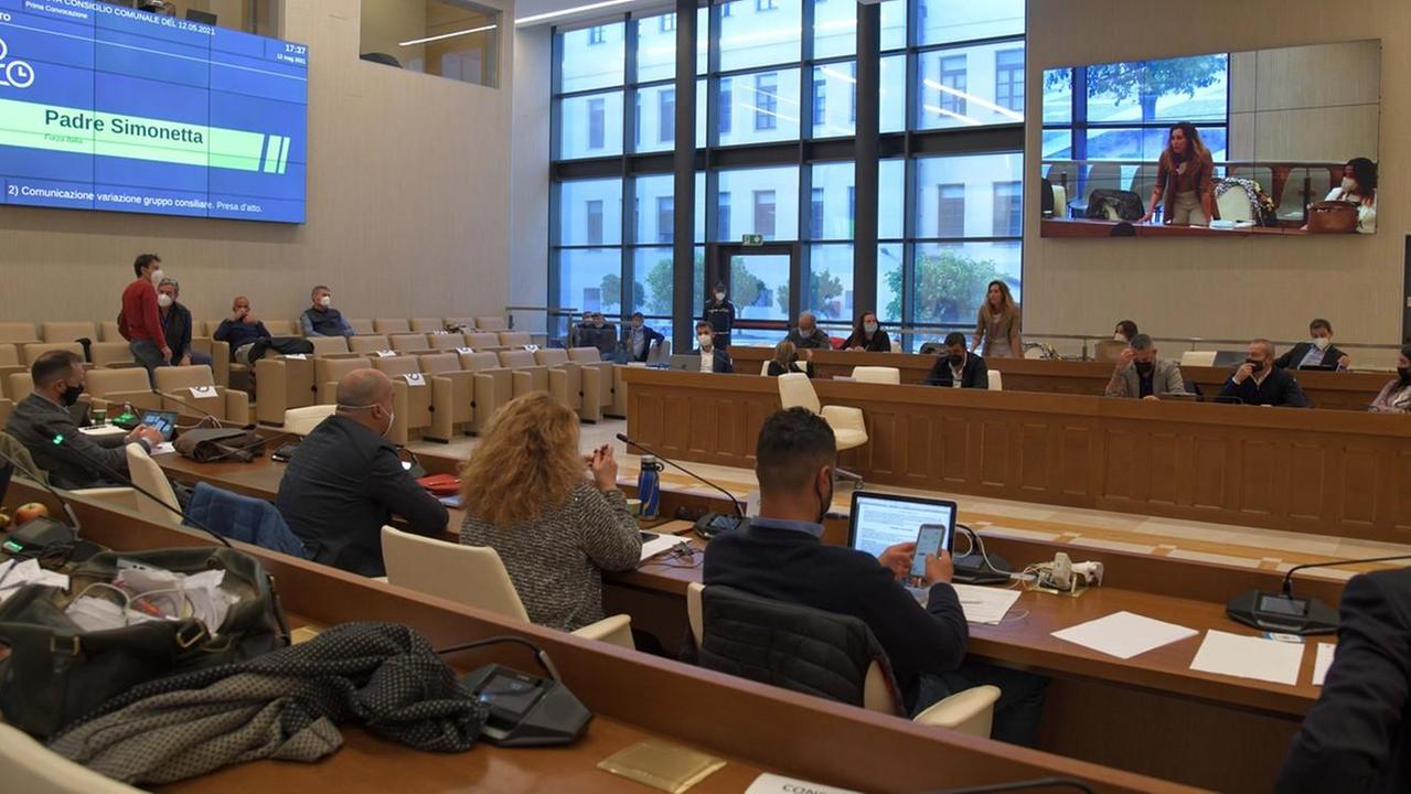 Il centrodestra fa quadrato «Grave attacco al sindaco»