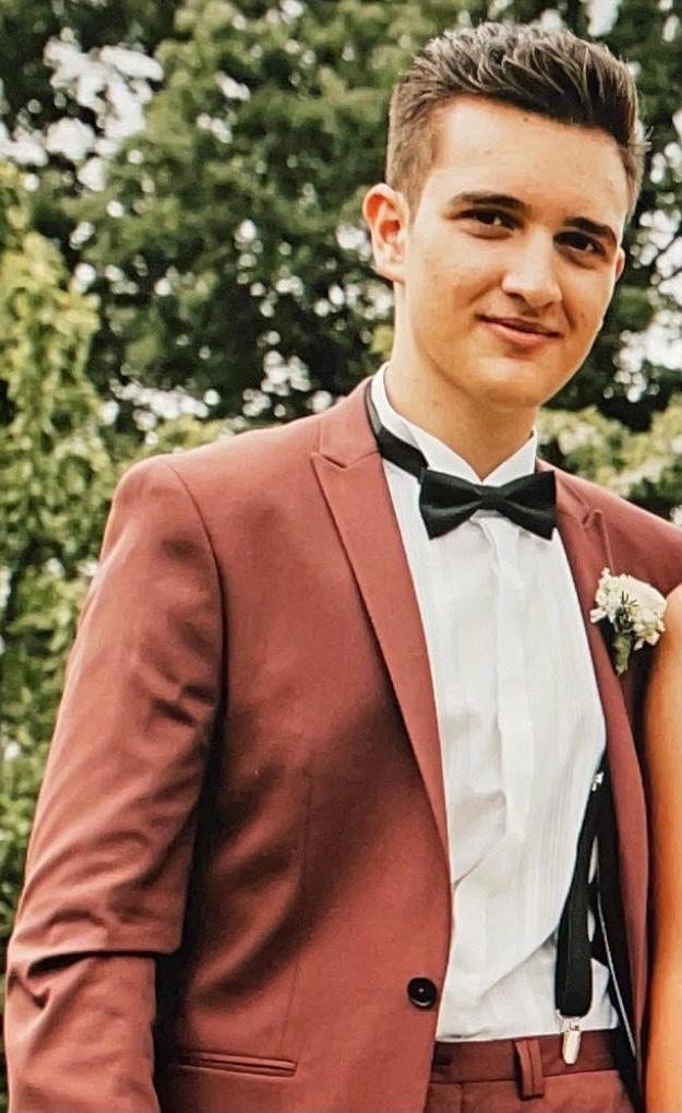 Si prepara l'addio a Riccardo, travolto da un furgone mentre fuggiva a un gavettone