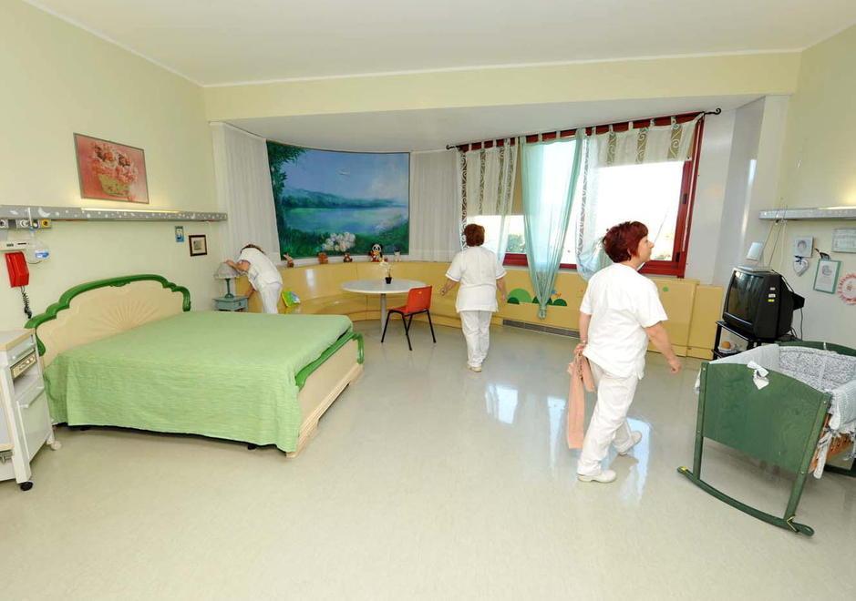 Ferrara, guardie mediche pediatriche a domicilio: task force per i neonati da madri positive 