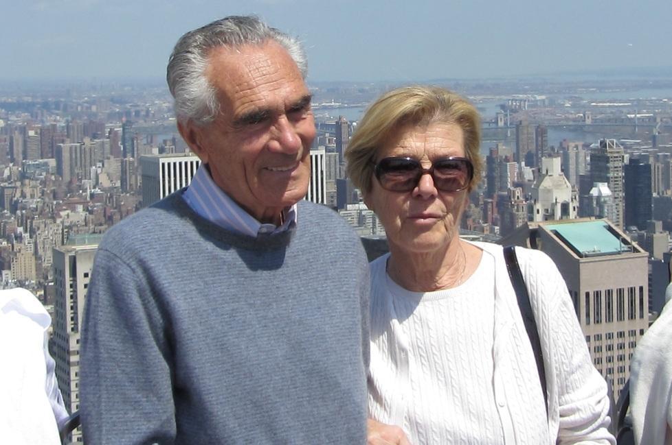 L’imprenditore Rodolfo Cagliata accanto alla moglie in una foto scattata durante una delle rare vacanze all’estero: qui sono a New York