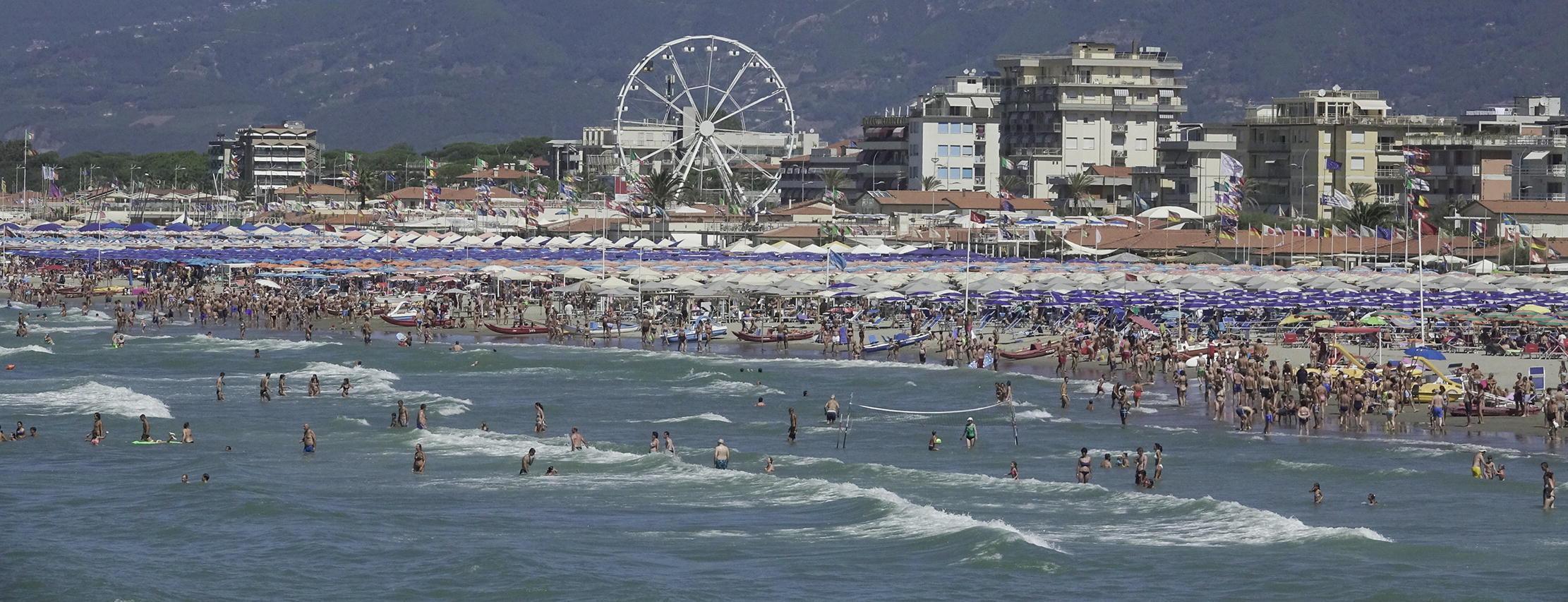 Il Covid ha dimezzato i turisti: crollati arrivi e presenze