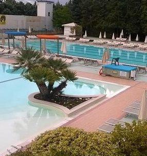 Le Piscine di San Miniato riaprono, posti per barista e bagnini 