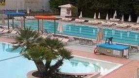 Le Piscine di San Miniato riaprono, posti per barista e bagnini
