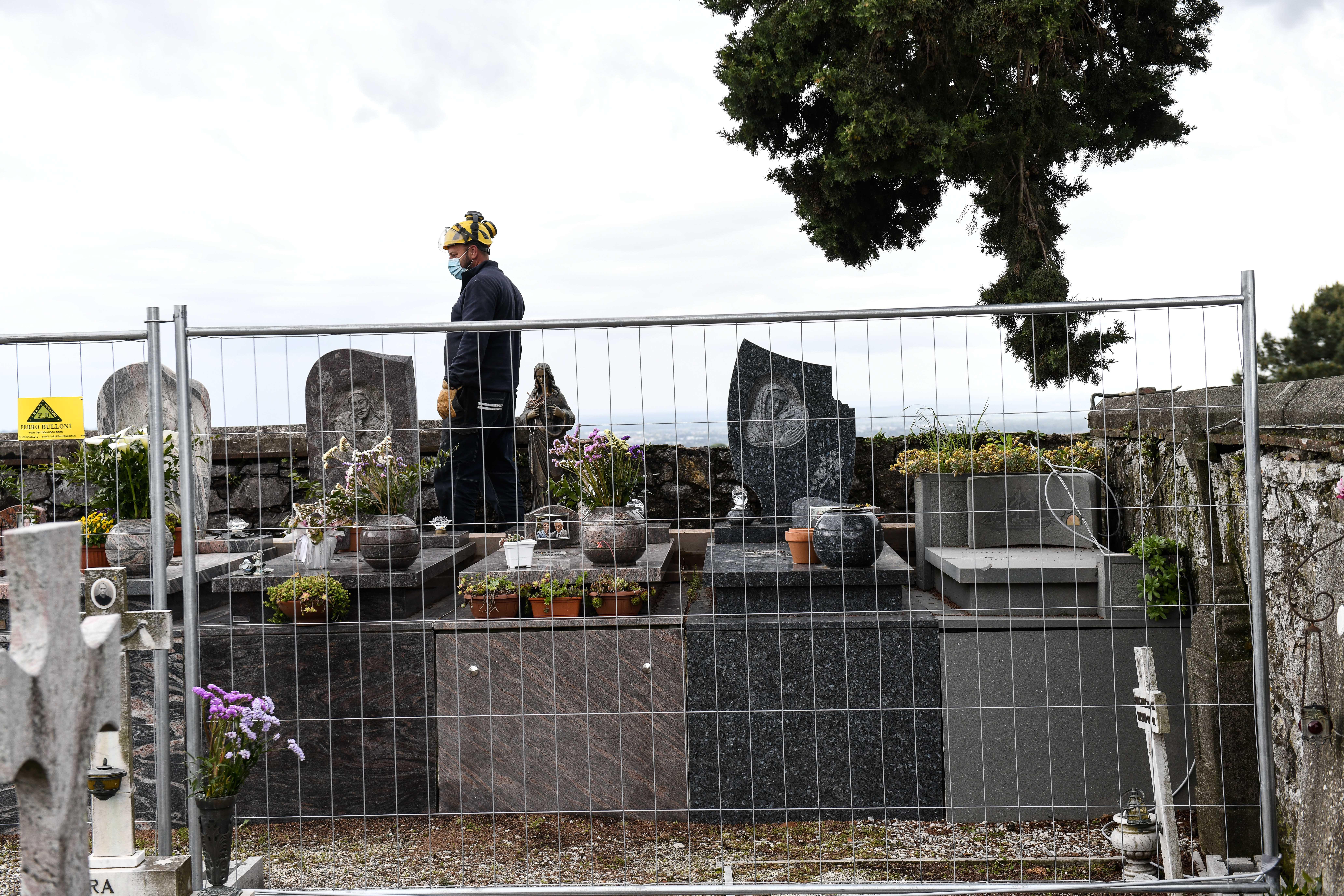 Rischio di crolli al cimitero: il Comune corre ai ripari dopo anni di segnalazioni