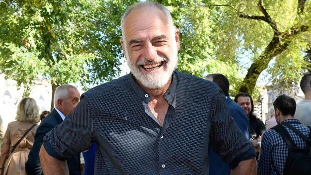 L'artista che ha danneggiato la propria opera: "Io, umiliato nel mio ruolo, ecco perché l'ho fatto"