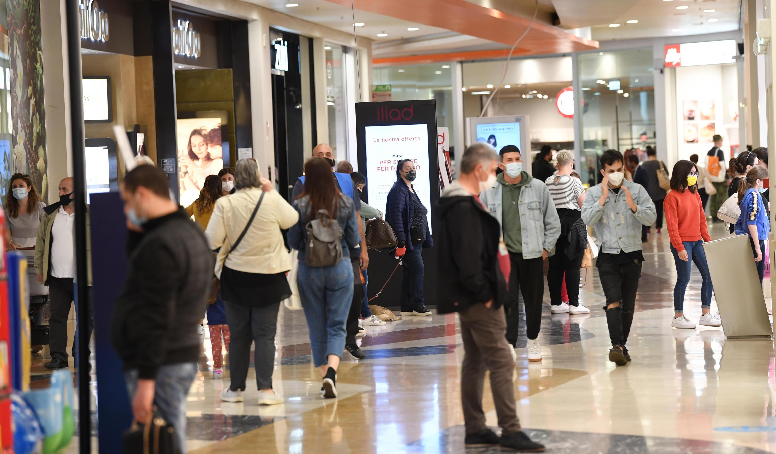 Covid, il coprifuoco slitta alle 23 e sparirà d'estate - IL PUNTO