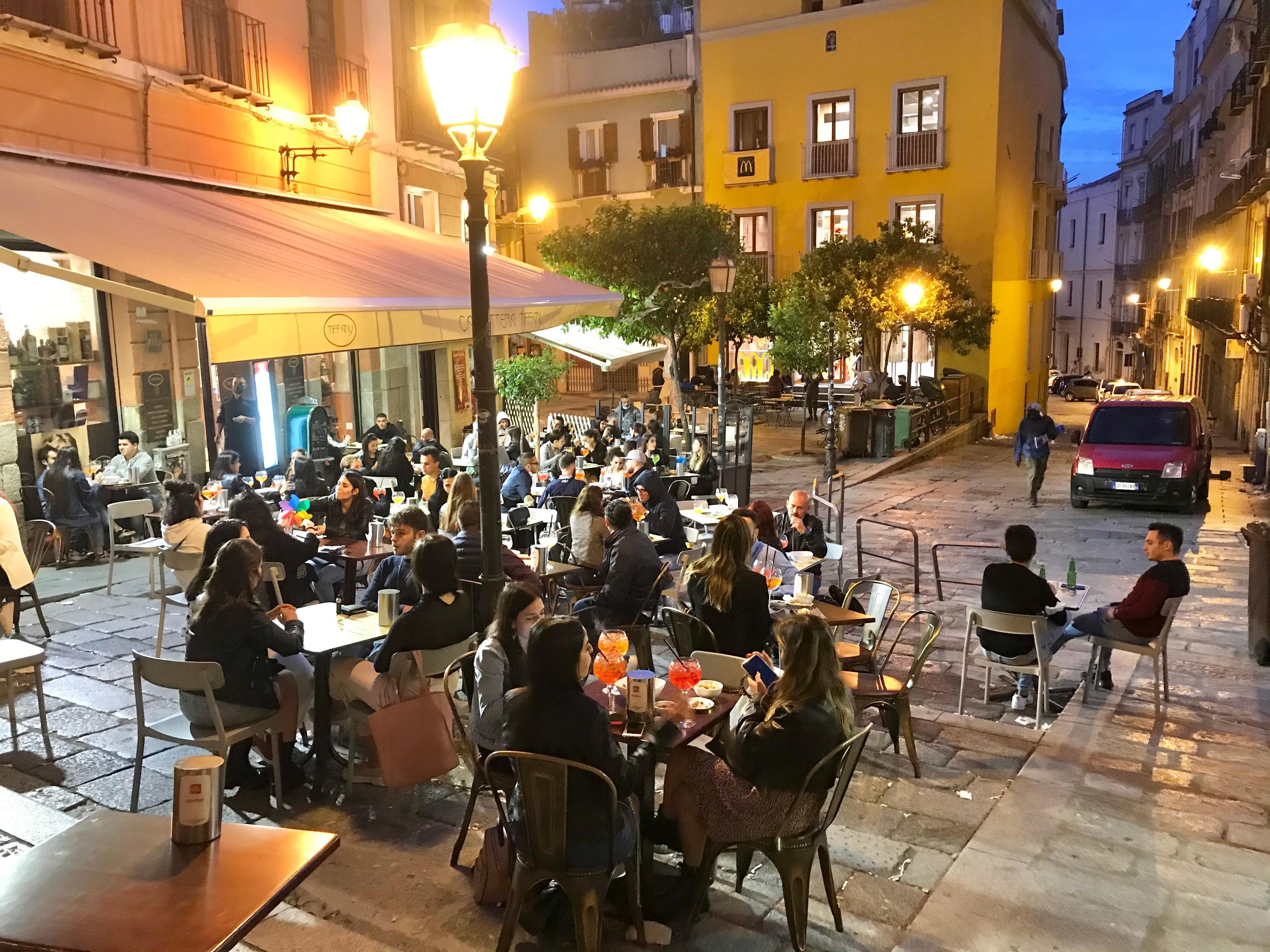 Sulla Nuova in edicola domani, martedì 18, la Sardegna verso la zona bianca