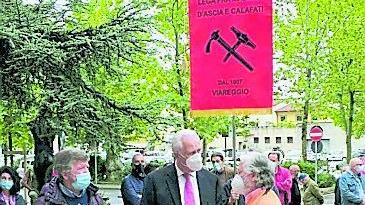 Il ricordo al municipio con la “sorpresa” dell’arrivo di Giani