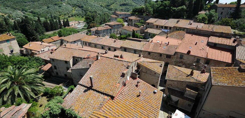 «Ok la segnaletica ma ora via l’erba dalle vie del borgo» 