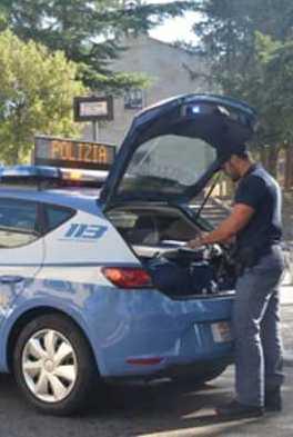 Avventori all’interno: bar e un circolo chiusi a Nuoro e Budoni