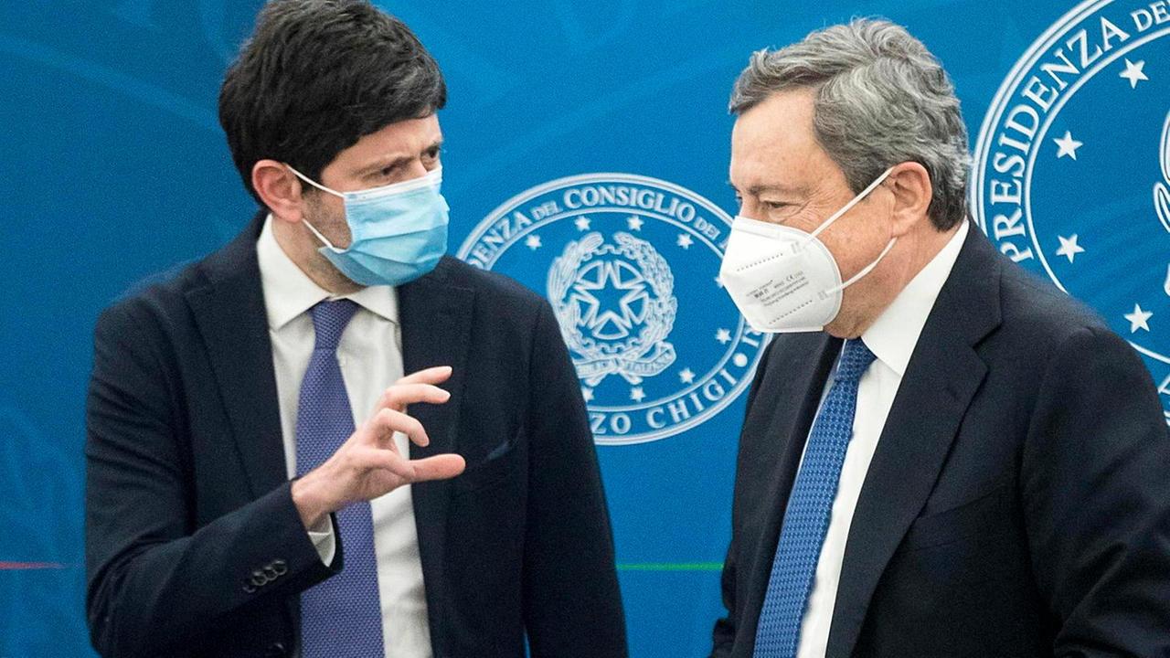 Coprifuoco addio, ma solo da giugno