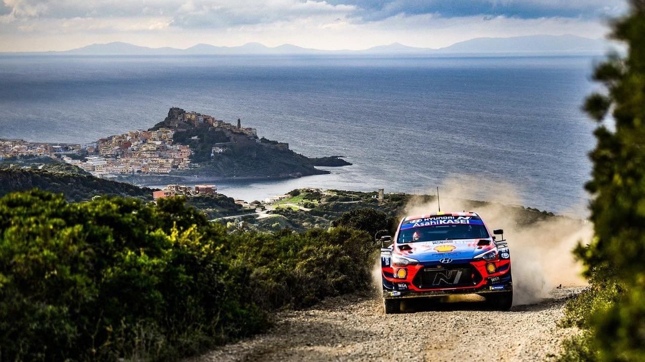 Il Rally Sardegna scalda i motori A dettare il ritmo è il “re” Ogier