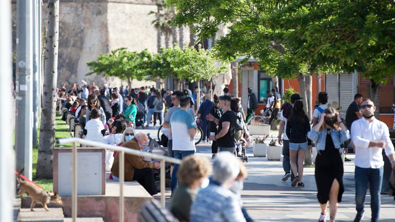 Voglia d’estate: assalto a spiagge e parchi