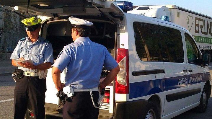 Corporeno, ottantenne al volante si perde e va a zigzag. I vigili urbani la aiutano