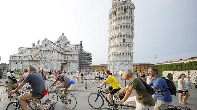 Stop alle bici al Duomo, l’ordinanza è sospesa