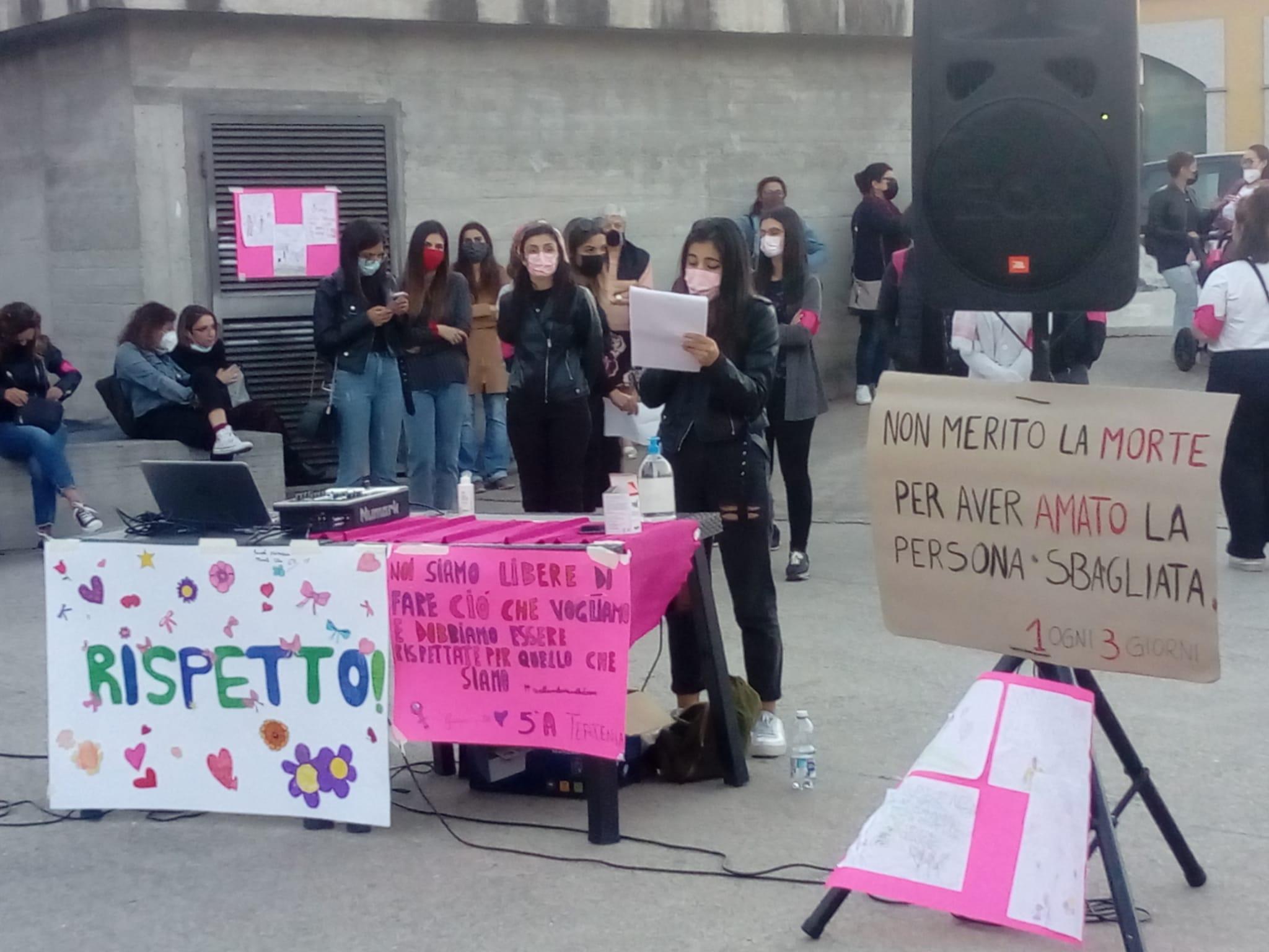 Tortolì chiede giustizia per Mirko: in 500 in piazza per dire no alla violenza