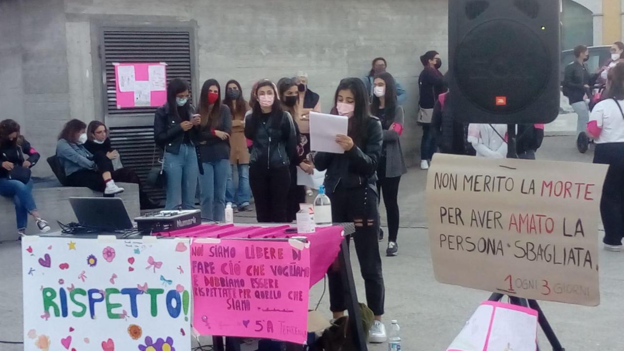 Tortolì chiede giustizia per Mirko: in 500 in piazza per dire no alla violenza