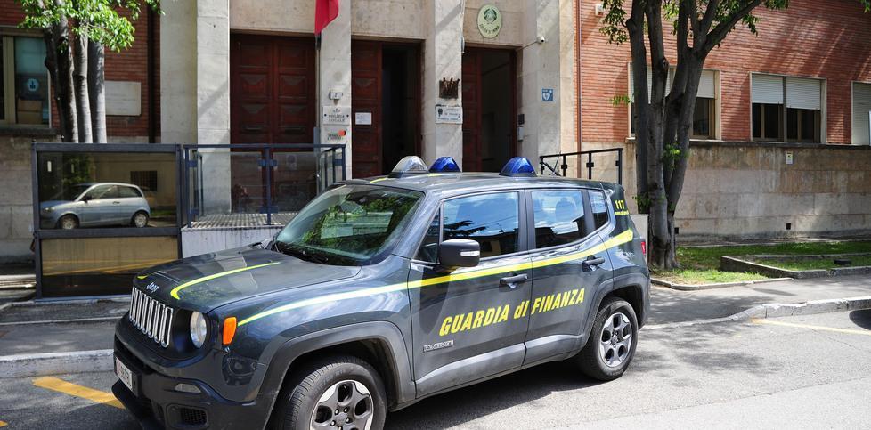 Vignola, feste e droga in albergo con le amiche: così i ragazzini usavano i soldi in regalo