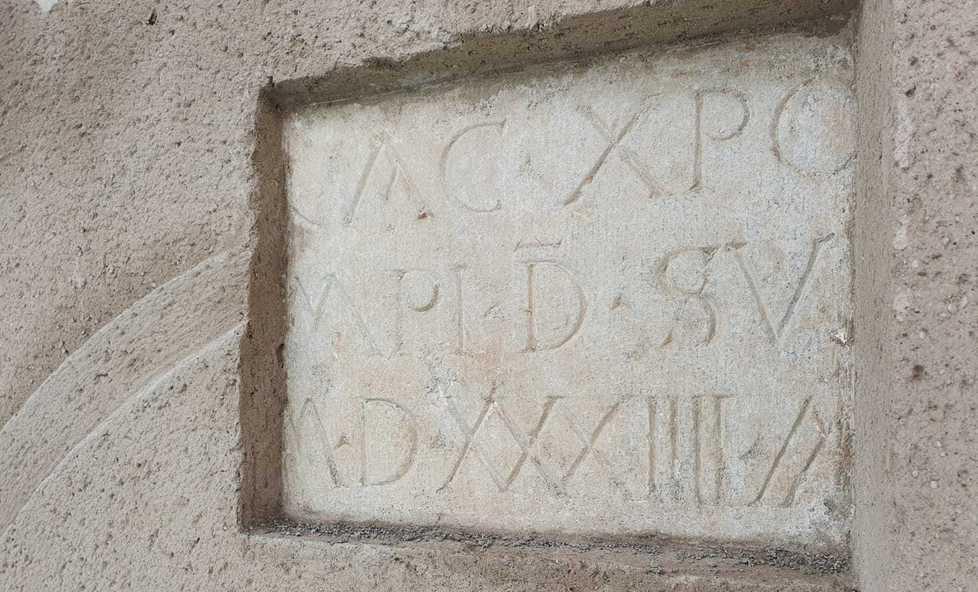 La ristrutturazione del duomo svela due antiche targhe