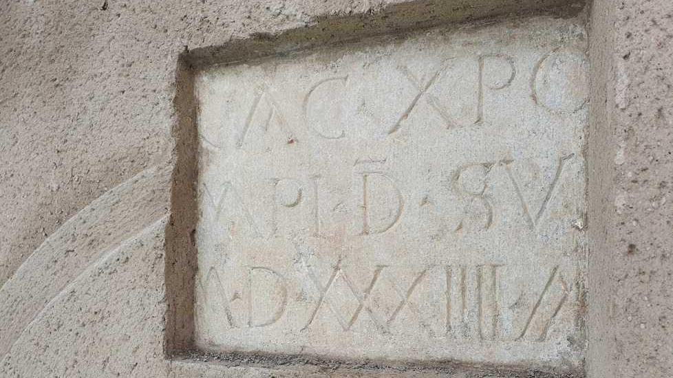 La ristrutturazione del duomo svela due antiche targhe