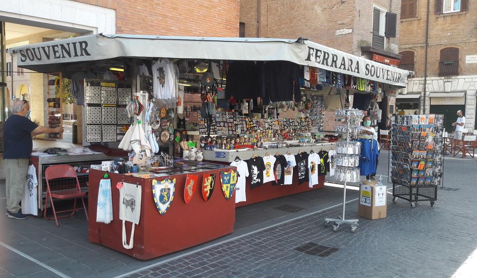 Più turisti alla bancarella