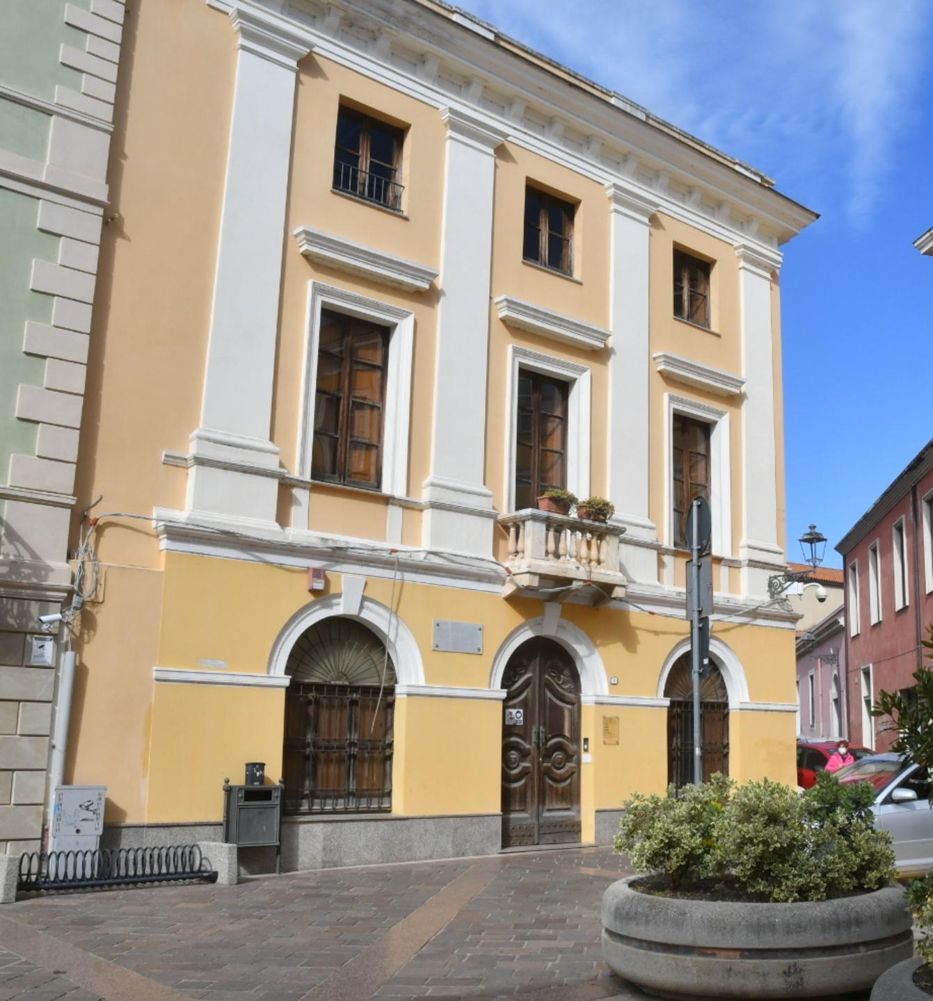 Sanna lascia l’incarico in anticipo, il Comune cerca un dirigente