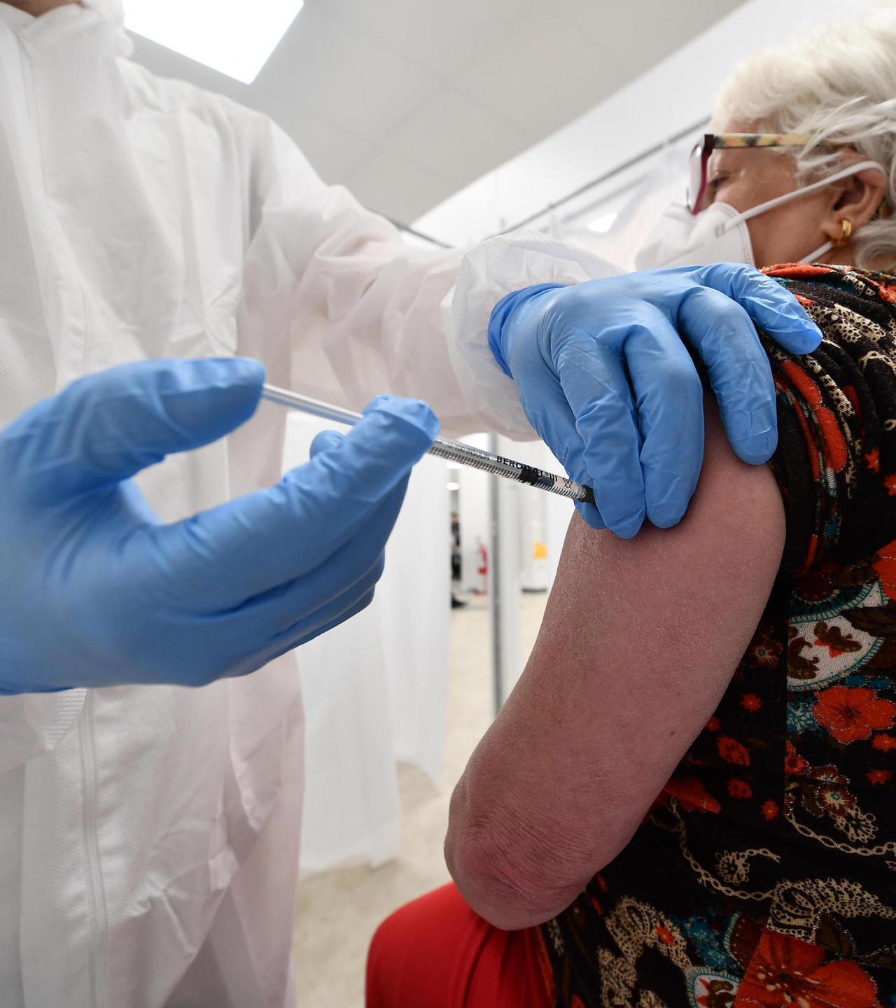 Macomer primi vaccini a iperfragili e allettati 